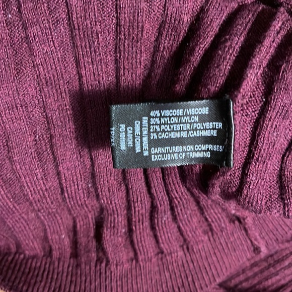 Cashmere dark red ribbed sweater v-neck top buttoned from Icône ( Simons ) - Picture 11 of 11